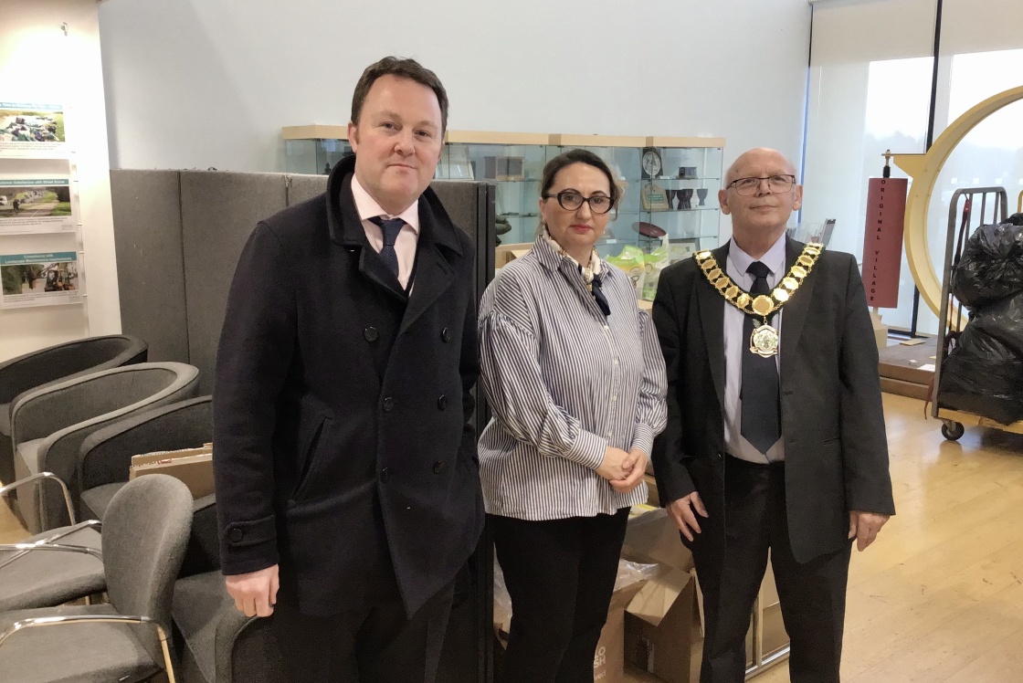 Image of Councillor Perrin, Elena Hardware and Councillor Souter