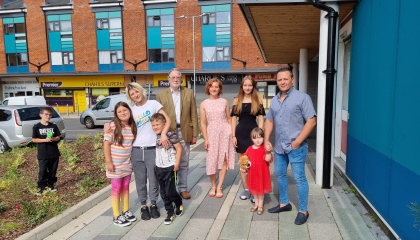 Councillor Simon Carter with families from Prentice Place