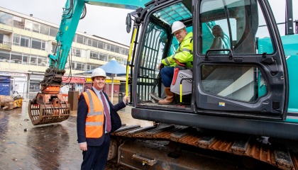 Image of Councillor Dan Swords and Councillor Michael Hardware in Market Square