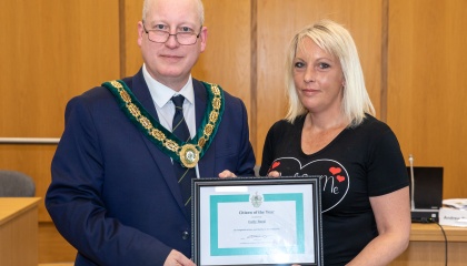 Image of Chair of Harlow Council and Carly Burd from a meal on me with love project 