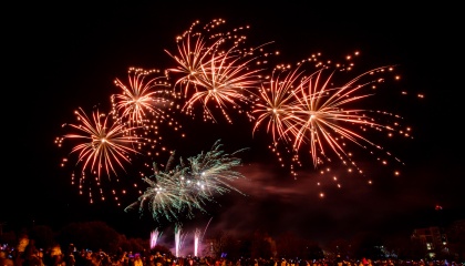 Image of fireworks above the crowds in Harlow town park 
