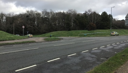 Image of police cars and police cordon with Oakwood Pond in the background 