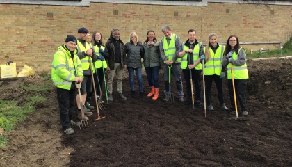 Image of Carly Burd and local volunteers 