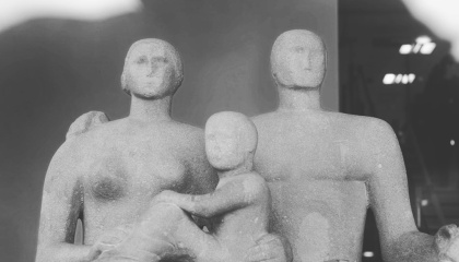 Image of iconic Henry Moore family group sculpture 
