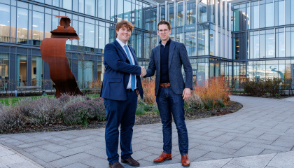 image of Councillor Dan Swords and James Feltham shaking hands at the Harlow Innovation Park