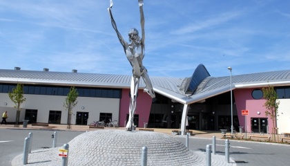 Image of sculpture outside Harlow Leisurezone 