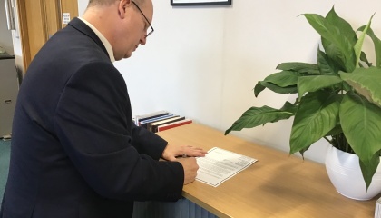 Councillor Andrew Johnson signing the letter of condolence